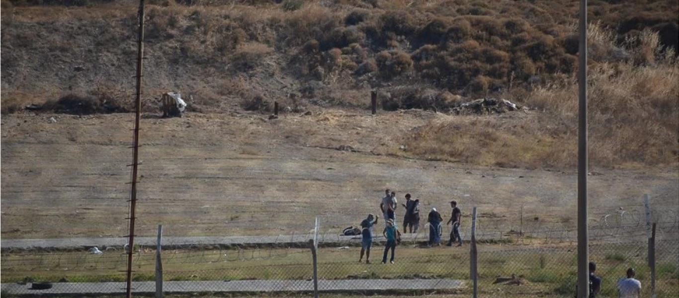 Χάος στην Λέσβο: Το νησί υπό κατοχή των 15.000 άστεγων παράνομων μεταναστών - Κυβερνητική προσπάθεια για νέο καταυλισμό